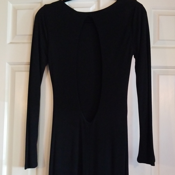 Black gown - Picture 4 of 6